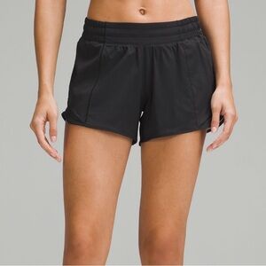 NWT Lululemon low-rise 4” hotty hots